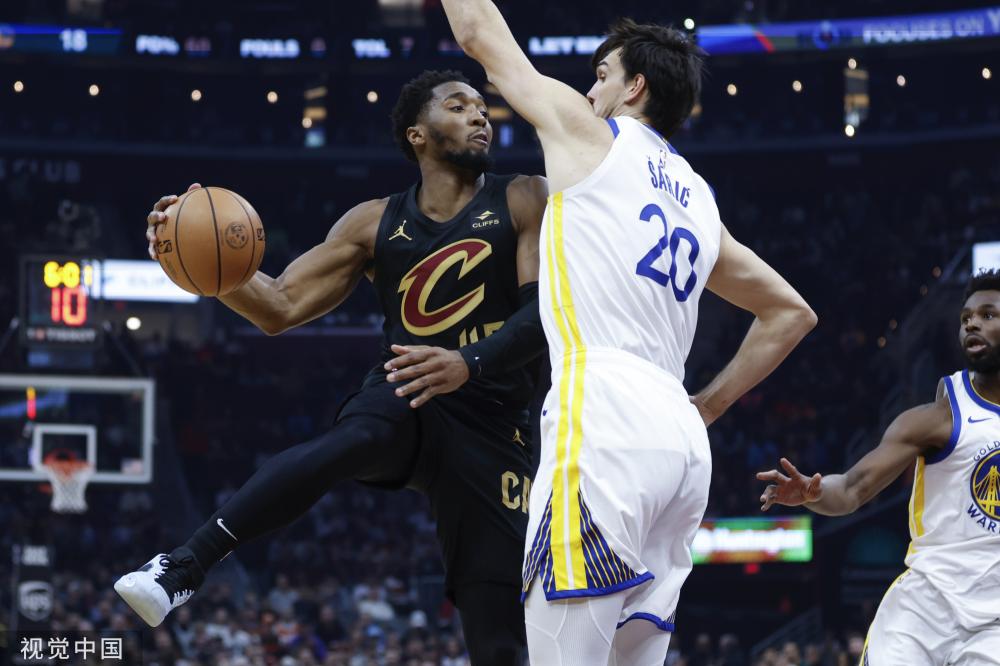 位运动员在 位运动员在